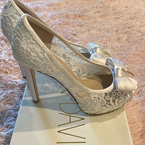 Joan & David “Da Cutie” Ivory Lace w/ Satin Bow Peep Toe Wedding Heels - Picture 6 of 6